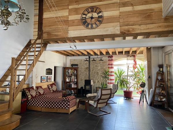 Grande maison en pierre de 386 m² avec espace modulable – 10 min de Langon