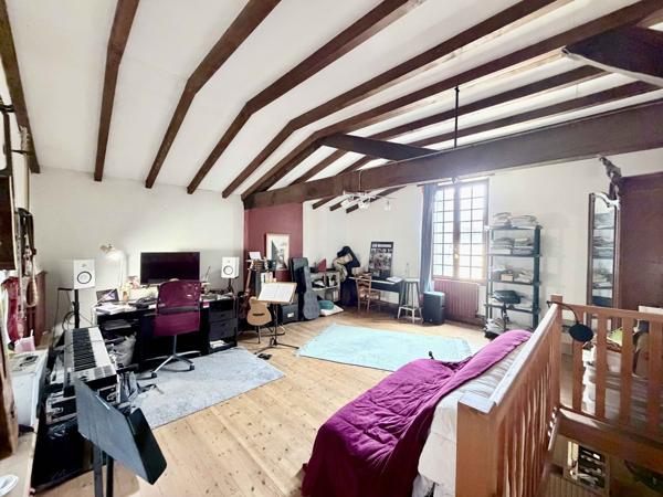 Grande maison en pierre de 386 m² avec espace modulable – 10 min de Langon