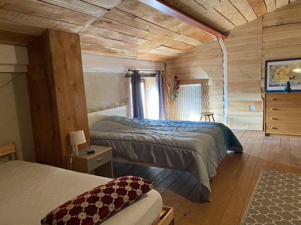 Grande maison en pierre de 386 m² avec espace modulable – 10 min de Langon