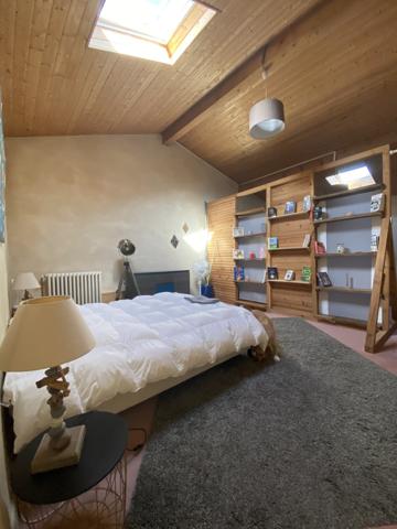 Grande maison en pierre de 386 m² avec espace modulable – 10 min de Langon