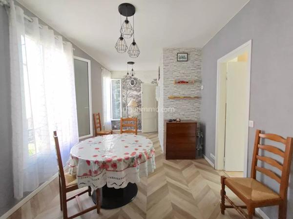 Vente                                                      Appartement
                        
                     3 pièces                      44 m2                     à Villeneuve-Saint-Georges