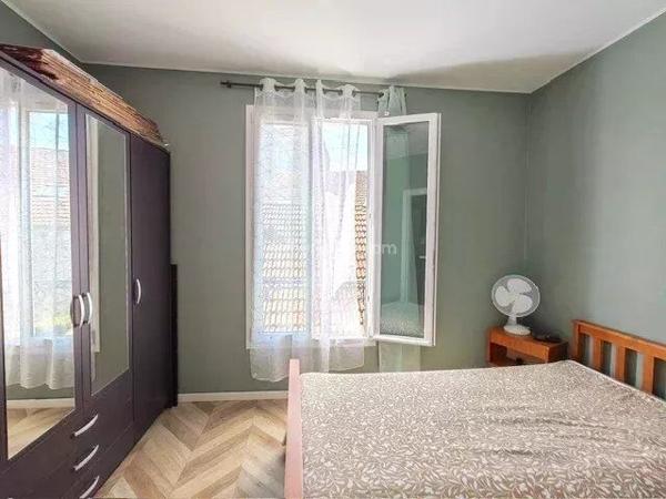 Vente                                                      Appartement
                        
                     3 pièces                      44 m2                     à Villeneuve-Saint-Georges