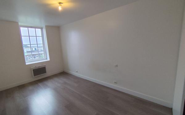 Appartement à louer    3 pièces • 59,80 m2 Saint-Pol-de-Léon