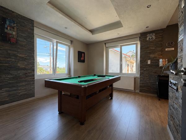 Magnifique maison de 187 m2 - 4 chambres - piscine à Cravanche en limite de BELFORT