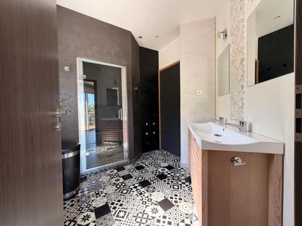 Magnifique maison de 187 m2 - 4 chambres - piscine à Cravanche en limite de BELFORT