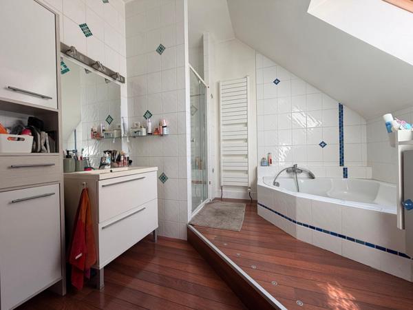 Magnifique maison de 187 m2 - 4 chambres - piscine à Cravanche en limite de BELFORT