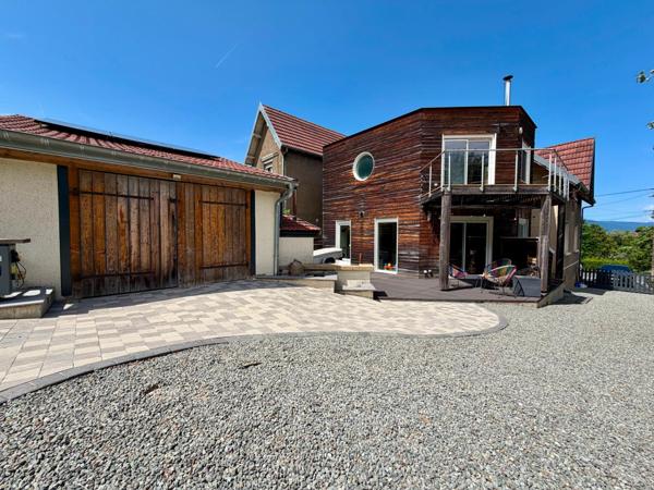 Magnifique maison de 187 m2 - 4 chambres - piscine à Cravanche en limite de BELFORT