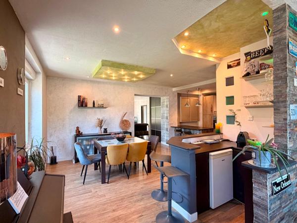 Magnifique maison de 187 m2 - 4 chambres - piscine à Cravanche en limite de BELFORT
