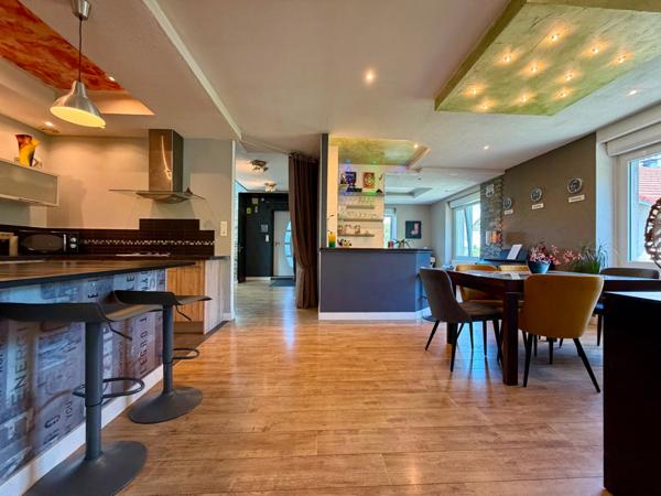 Magnifique maison de 187 m2 - 4 chambres - piscine à Cravanche en limite de BELFORT