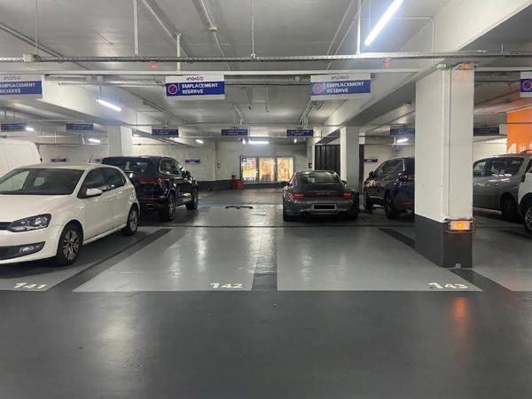 VERSAILLES NOTRE DAME Place du Marché à vendre emplacement de parking au 1er sous-sol