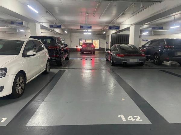 VERSAILLES NOTRE DAME Place du Marché à vendre emplacement de parking au 1er sous-sol