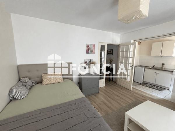 Location Studio 29.45 m² - 8 RUE DE LA PREFECTURE Tours 37000