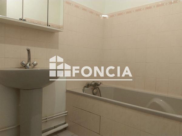 Location Studio 29.45 m² - 8 RUE DE LA PREFECTURE Tours 37000