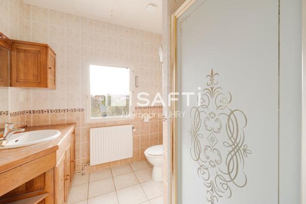 Idéalement situé ! Beaux volumes !