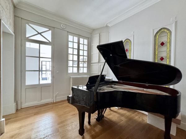 Maison
                                                                                                                                                                                                                                                                                                                        9 pièce(s)                                                                                                                                                                                                          4 chambre(s)                                                                                                                                                                                                          290  m²