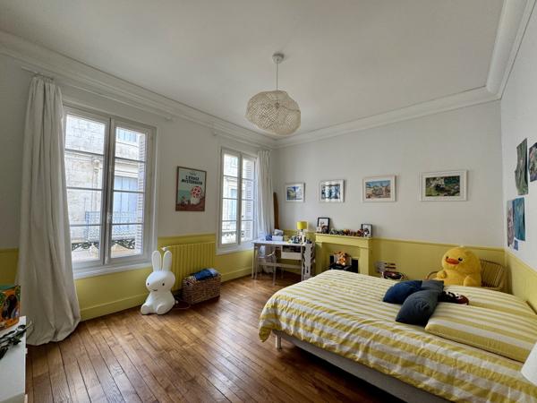 Maison
                                                                                                                                                                                                                                                                                                                        9 pièce(s)                                                                                                                                                                                                          4 chambre(s)                                                                                                                                                                                                          290  m²