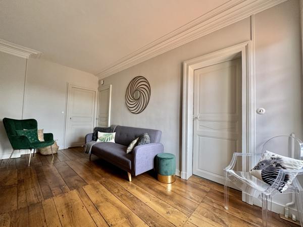 Maison
                                                                                                                                                                                                                                                                                                                        9 pièce(s)                                                                                                                                                                                                          4 chambre(s)                                                                                                                                                                                                          290  m²