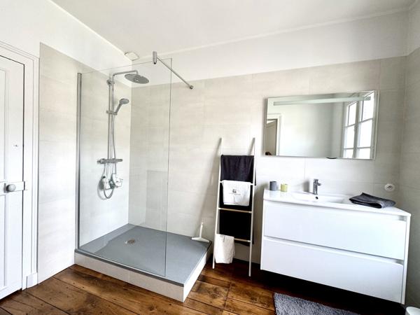 Maison
                                                                                                                                                                                                                                                                                                                        9 pièce(s)                                                                                                                                                                                                          4 chambre(s)                                                                                                                                                                                                          290  m²