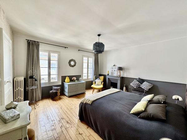 Maison
                                                                                                                                                                                                                                                                                                                        9 pièce(s)                                                                                                                                                                                                          4 chambre(s)                                                                                                                                                                                                          290  m²