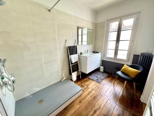 Maison
                                                                                                                                                                                                                                                                                                                        9 pièce(s)                                                                                                                                                                                                          4 chambre(s)                                                                                                                                                                                                          290  m²
