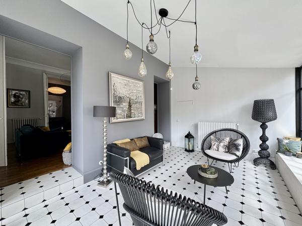 Maison
                                                                                                                                                                                                                                                                                                                        9 pièce(s)                                                                                                                                                                                                          4 chambre(s)                                                                                                                                                                                                          290  m²