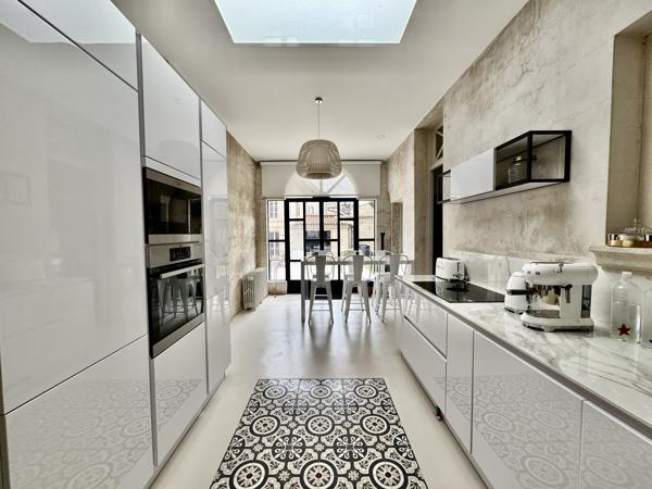 Maison
                                                                                                                                                                                                                                                                                                                        9 pièce(s)                                                                                                                                                                                                          4 chambre(s)                                                                                                                                                                                                          290  m²
