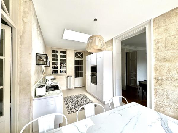 Maison
                                                                                                                                                                                                                                                                                                                        9 pièce(s)                                                                                                                                                                                                          4 chambre(s)                                                                                                                                                                                                          290  m²