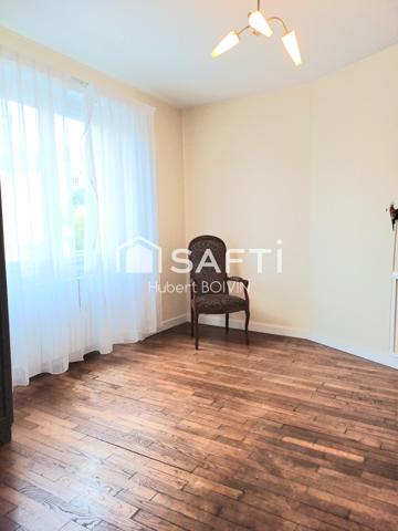 Centre Ville de FOUGERES, superbe appartement de 80m² habitables / 5 pièces...