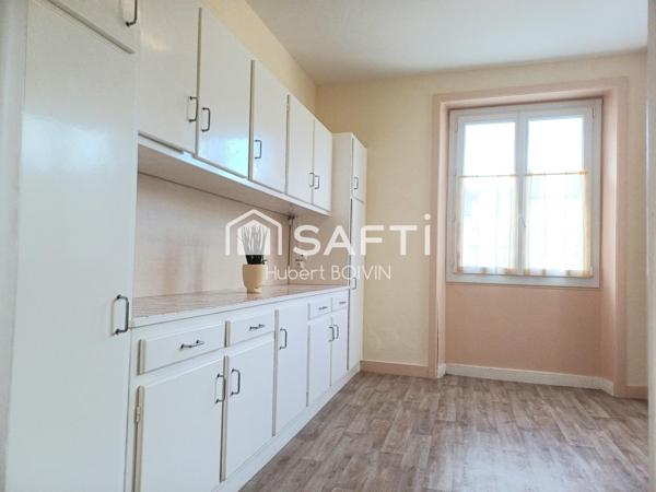 Centre Ville de FOUGERES, superbe appartement de 80m² habitables / 5 pièces...