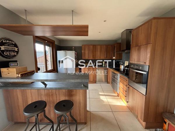 Maison individuelle en semi plain pied de 107m2, 3 chambres, jardin, sous sol complet