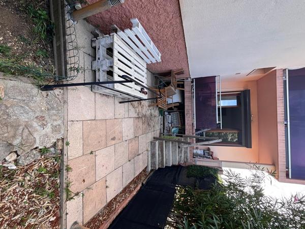 Studio de 36 m2 avec terrasse et petit jardin privatif