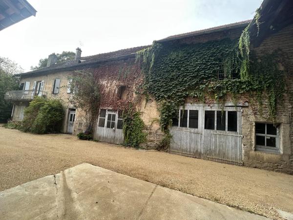 Vente                                                      Immeuble
                        
                     7 pièces                      156 m2                     à Montalieu-Vercieu
