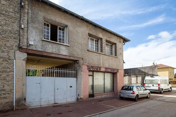 Vente                                                      Immeuble
                        
                     7 pièces                      156 m2                     à Montalieu-Vercieu