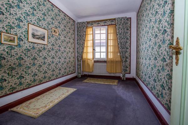 Vente                                                      Immeuble
                        
                     7 pièces                      156 m2                     à Montalieu-Vercieu