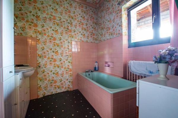 Vente                                                      Immeuble
                        
                     7 pièces                      156 m2                     à Montalieu-Vercieu
