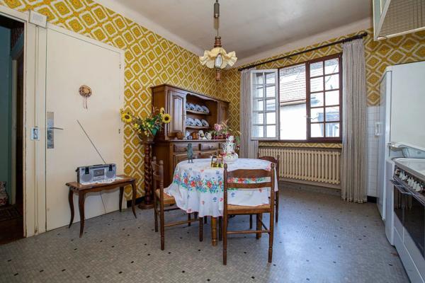 Vente                                                      Immeuble
                        
                     7 pièces                      156 m2                     à Montalieu-Vercieu
