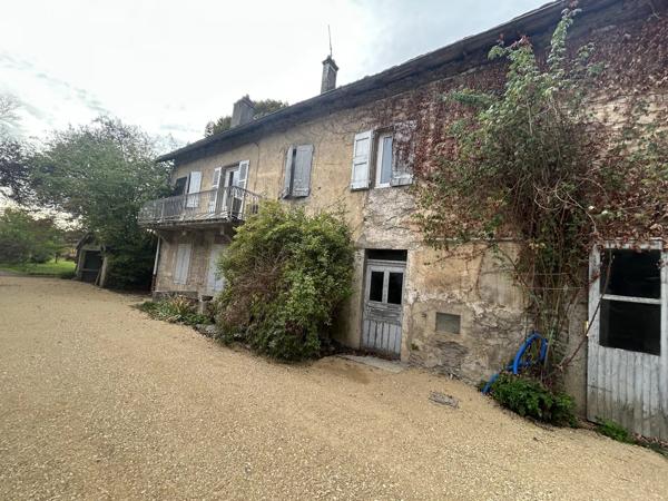 Vente                                                      Immeuble
                        
                     7 pièces                      156 m2                     à Montalieu-Vercieu