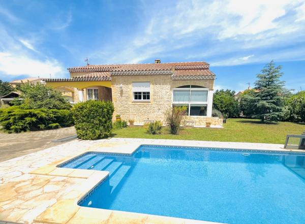 VILLA AVEC PISCINE de PLAIN PIED