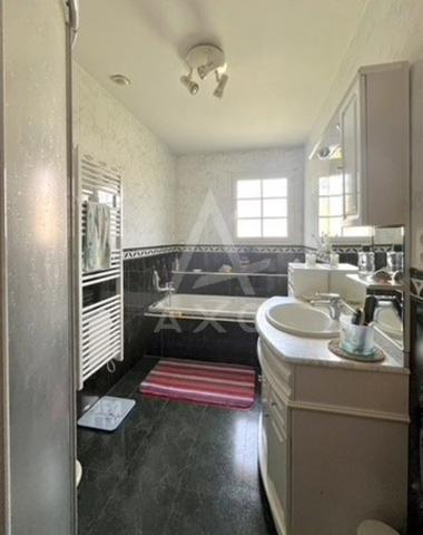 VILLA AVEC PISCINE de PLAIN PIED
