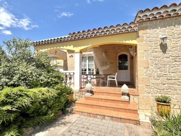 VILLA AVEC PISCINE de PLAIN PIED