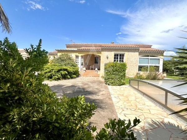 VILLA AVEC PISCINE de PLAIN PIED