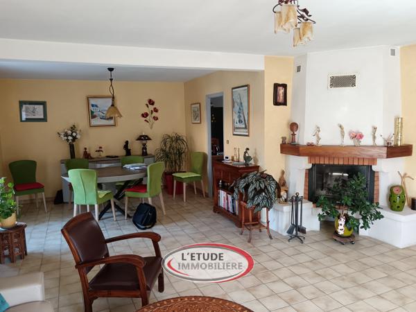 Maison familiale bien entretenue avec vie de plain-pied et 4 chambres au total