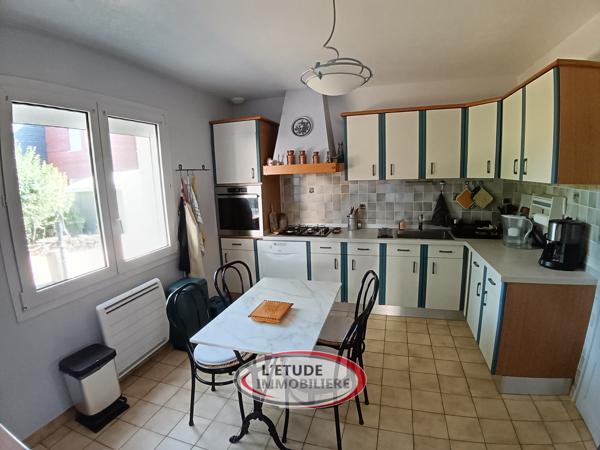 Maison familiale bien entretenue avec vie de plain-pied et 4 chambres au total