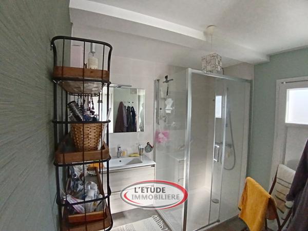 Maison familiale bien entretenue avec vie de plain-pied et 4 chambres au total