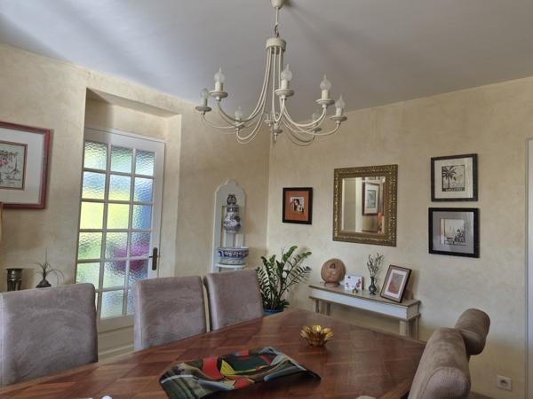 Montagrier (24350) Dordogne, Périgueux, Montagrier, Maison de plain pied 205 m², 4 chambres, terrain arboré clos, piscine sel