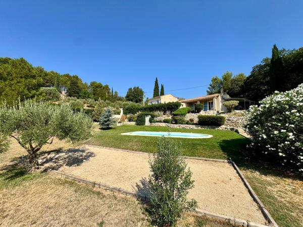 Villa avec piscine, dépendance, garage