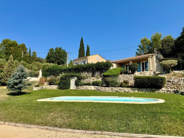 Villa avec piscine, dépendance, garage