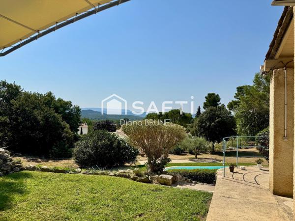 Villa avec piscine, dépendance, garage