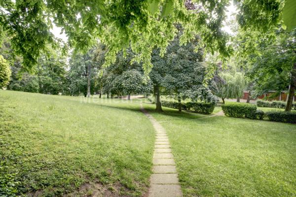 Dernier étage au calme dans la verdure 3 ch balcon séjour style loft.