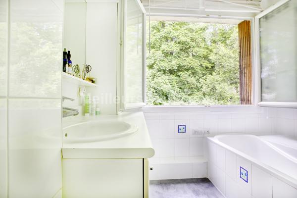 Dernier étage au calme dans la verdure 3 ch balcon séjour style loft.